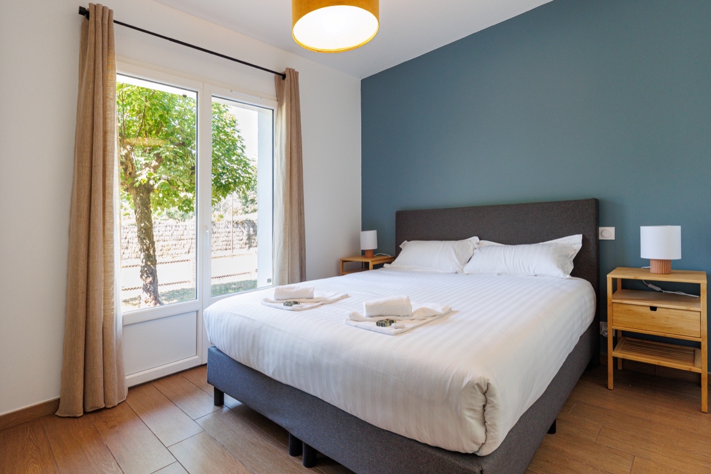 Chambre 1, lit queen-size 160 cm
